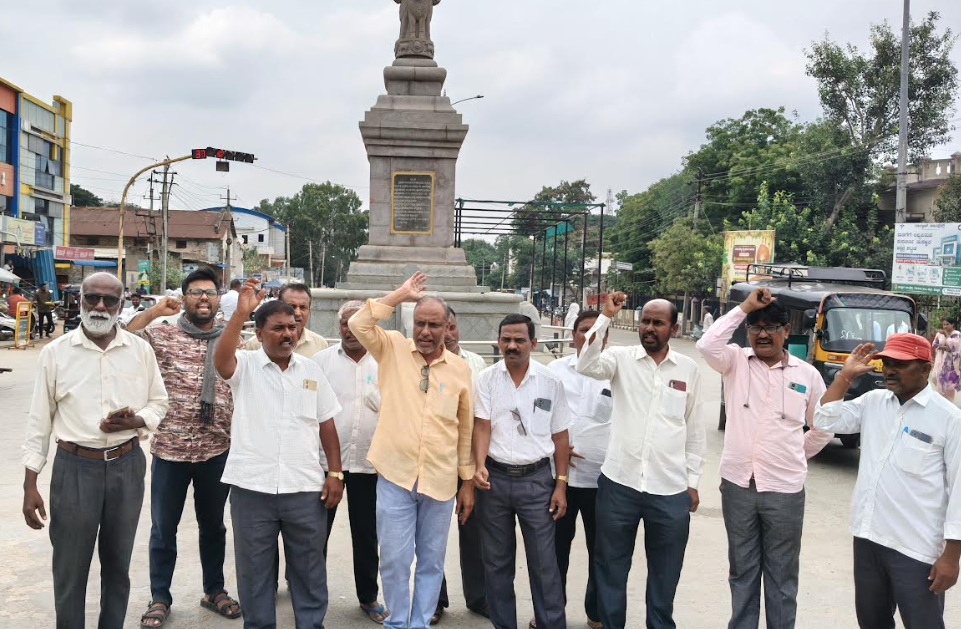 Koppal groups protest against SIR process