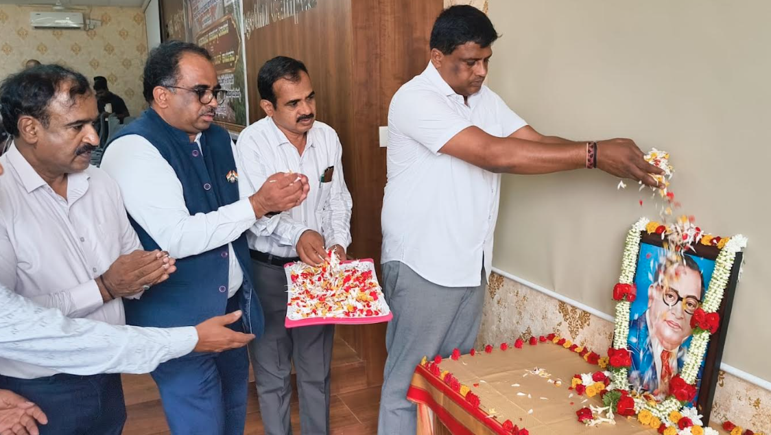 Students have key role in strengthening democracy: MLA
