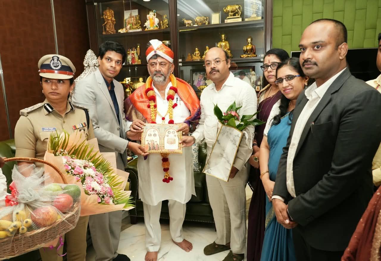 Yatindra invites CM Shivakumar to open Mysuru Dasara