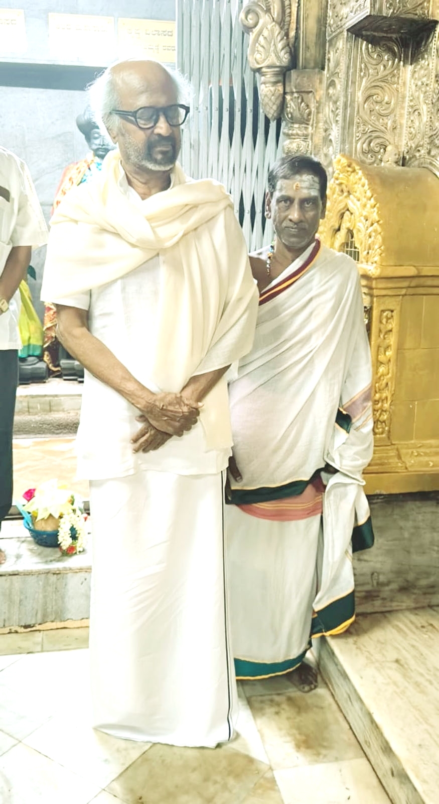 Superstar Rajinikanth seeks Goddess Chamundeshwari’s blessings