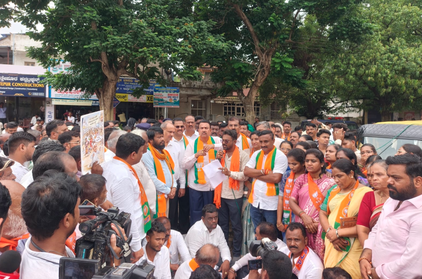 BJP workers stage protest over Gadag water crisis