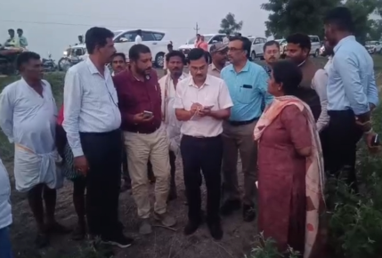 Central drought team inspects crops, meets farmers