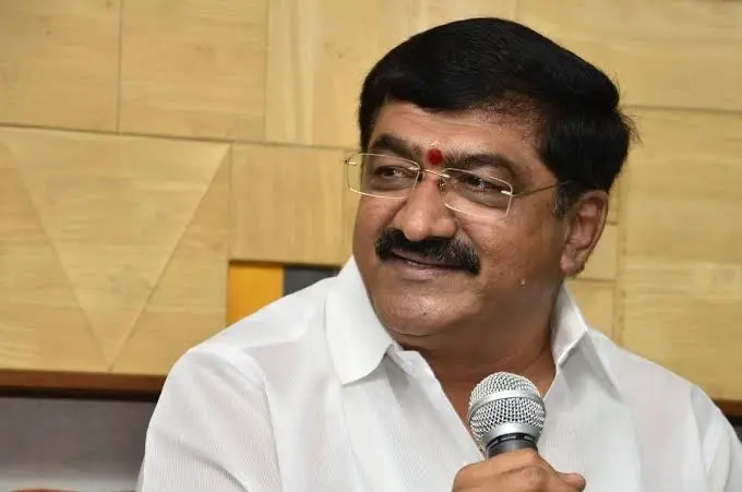 BJP MLA Harish criticises Suresh over Minister’s gesture