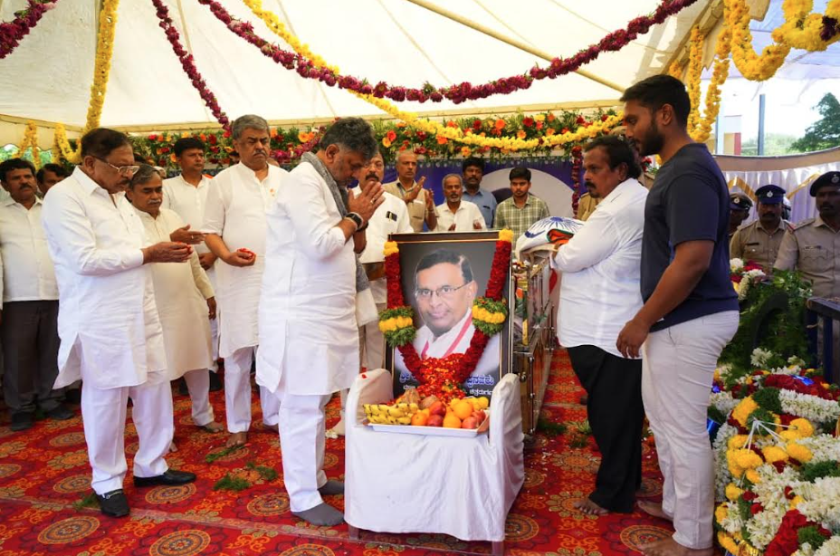 Hanumanthappa honoured with state funeral in Chitradurga