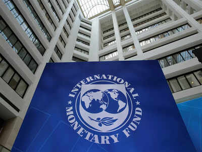 IMF reviews Pakistan’s $7 billion loan