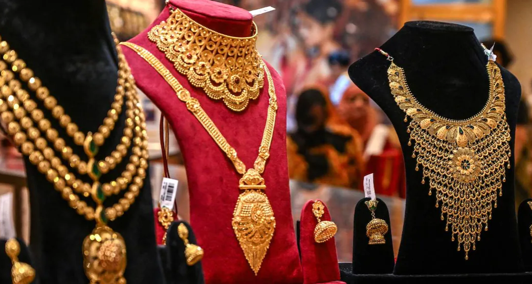 Gold prices hit record with ₹1.2 Lakh per 10g