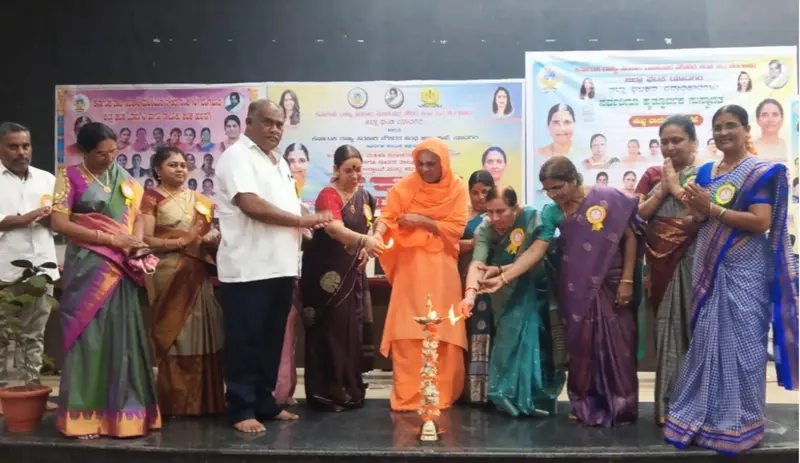 Veereshwara Swamiji Urges Women to Achieve Success Confidently