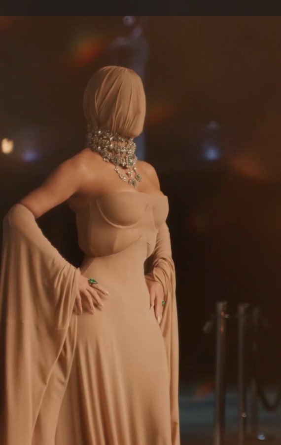 Kim Kardashian turns heads at Museum Gala