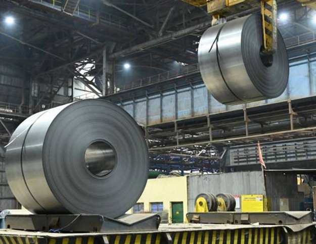 Steel dealers stock up as tight supply