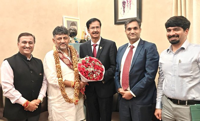 DK Shivakumar meets L&T leadership team
