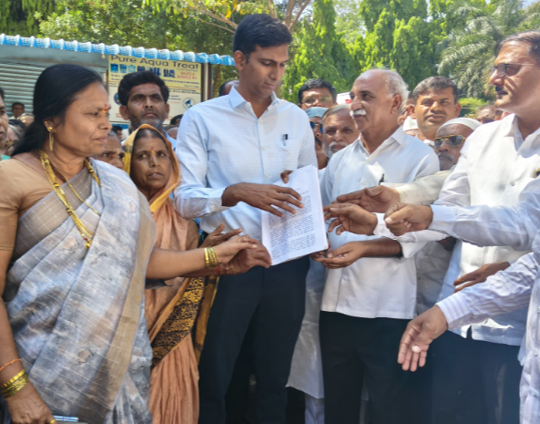 Public urge government to proceed with Praja Soudha construction in Talikoti