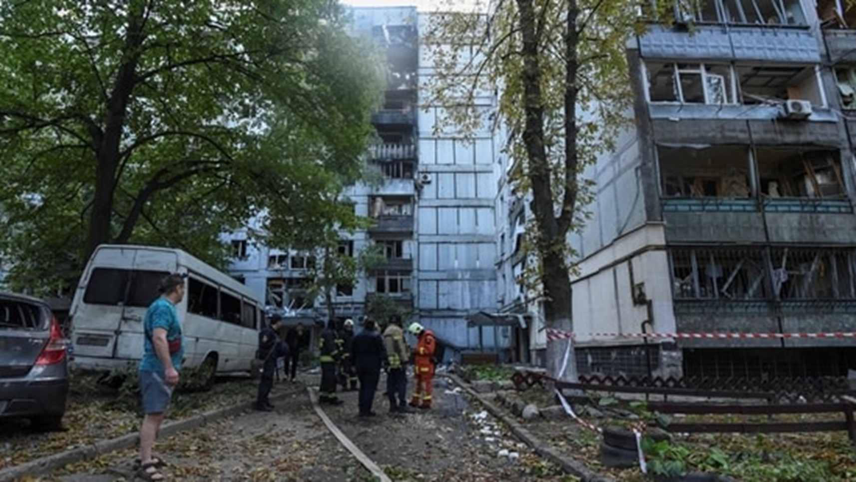 Russia strikes Ukrainian cities, three killed, dozens hurt