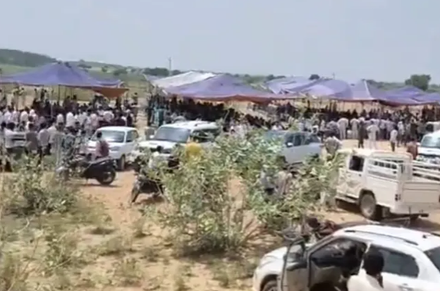 Rajasthan police use tear gas on crowd