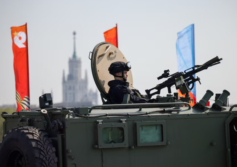Russia and Ukraine Trade Accusations over Ceasefire Violations Ahead of Victory Day
