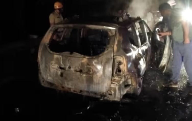 Delhi Car Gutted by Fire in Yellapur Ghat