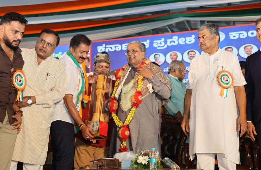 Rajiv Gandhi, Devaraj Urs ideals must reach youth: Siddaramaiah