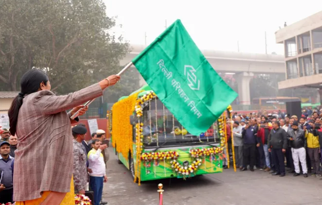 Delhi CM pushes for electric bus fleet plan