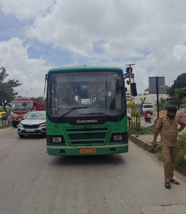 BMTC Bus Breakdown Near Kasturi Nagar Triggers Traffic Snarl Towards Ramamurthy Nagar