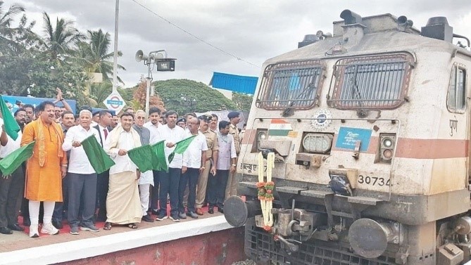Coimbatore-Mumbai Express gets Yelahanka stop, mega railway terminal planned