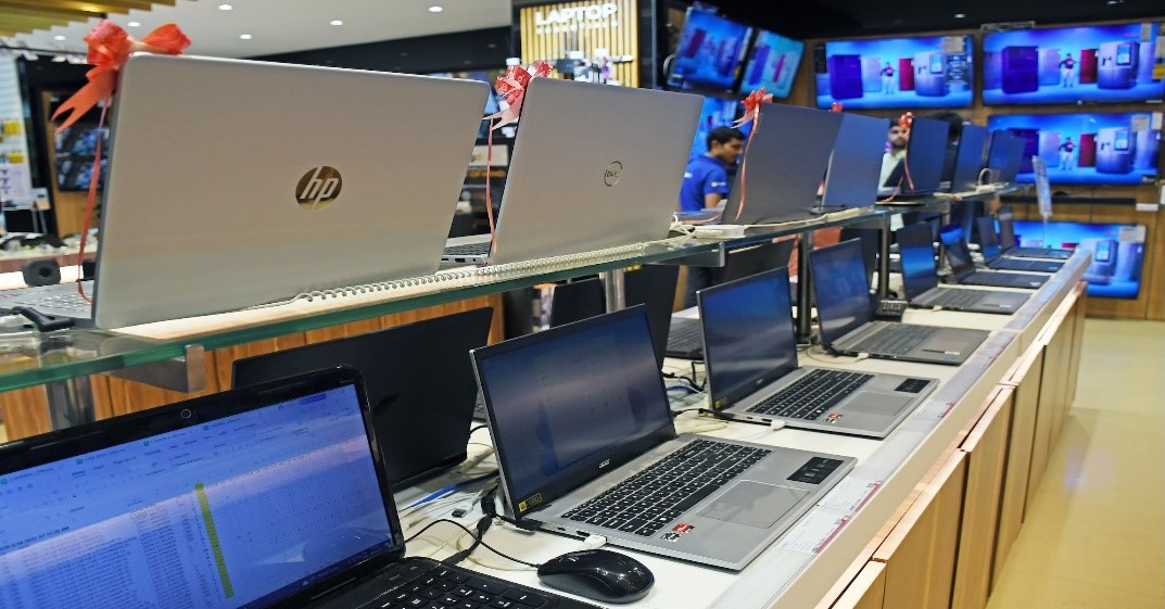 Global PC market sees surprise sales jump