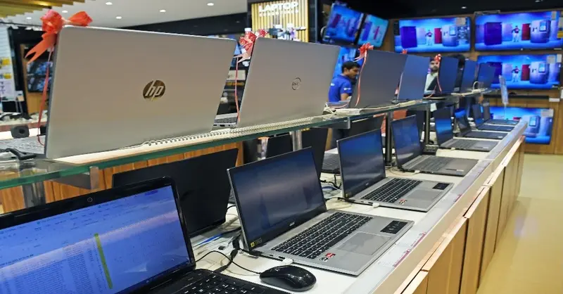 Global PC market sees surprise sales jump