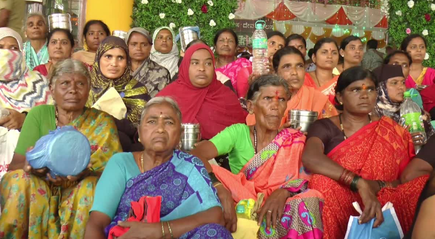 Women protest for land titles in Haveri