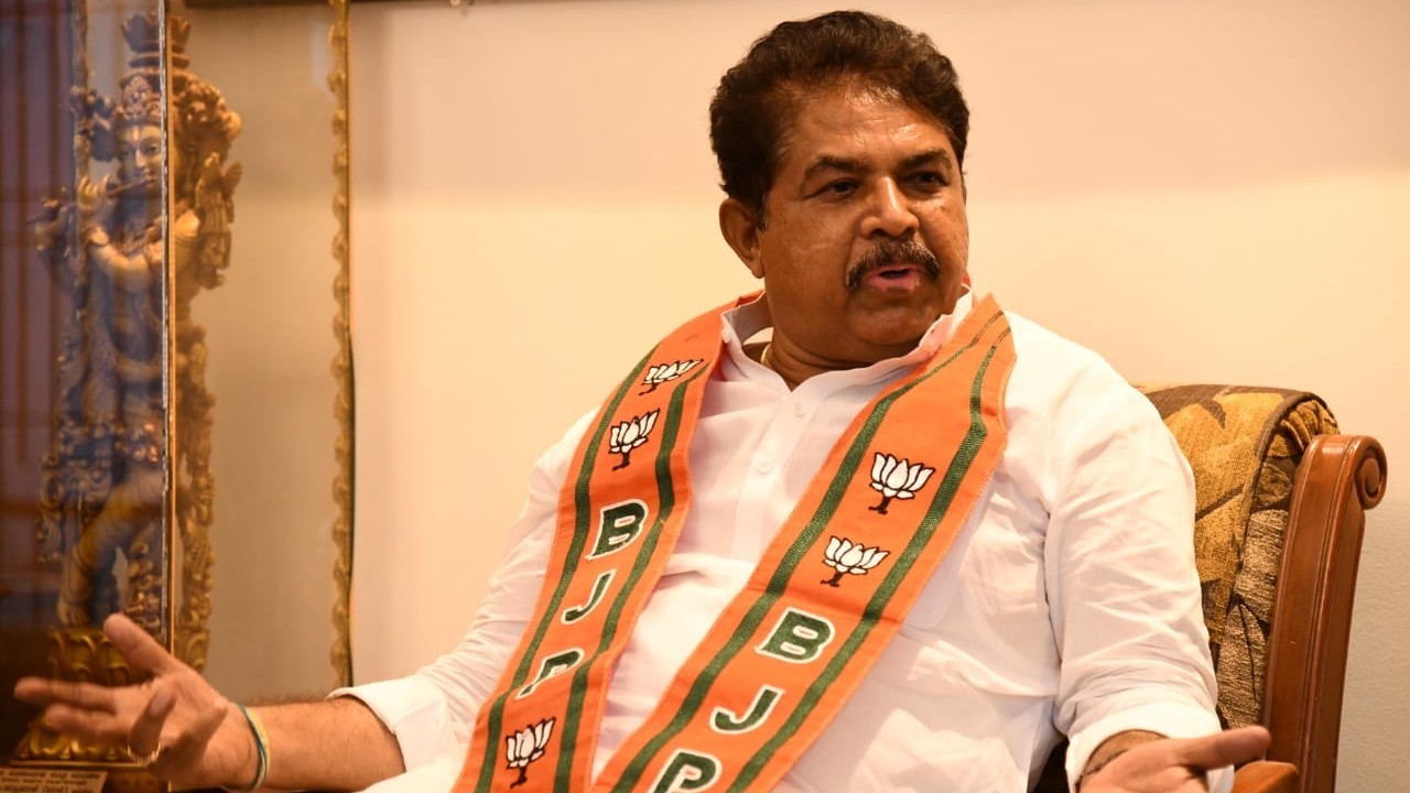 Ashoka accuses Congress of supporting Pakistan supporters