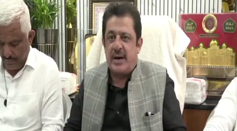 Zameer Ahmed slams Kumaraswamy over Chief Minister dreams