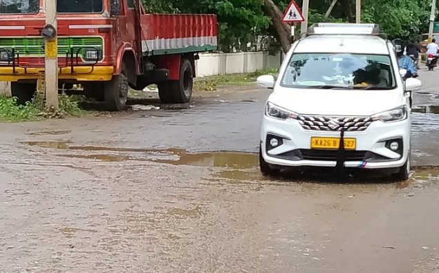 Gadag roads become death traps amid potholes