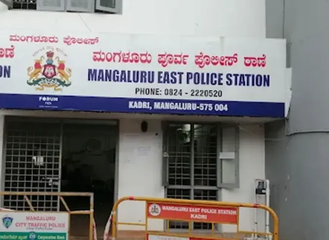 Bike Rider Assaults On-Duty Police, Damages Phone at Busy Junction
