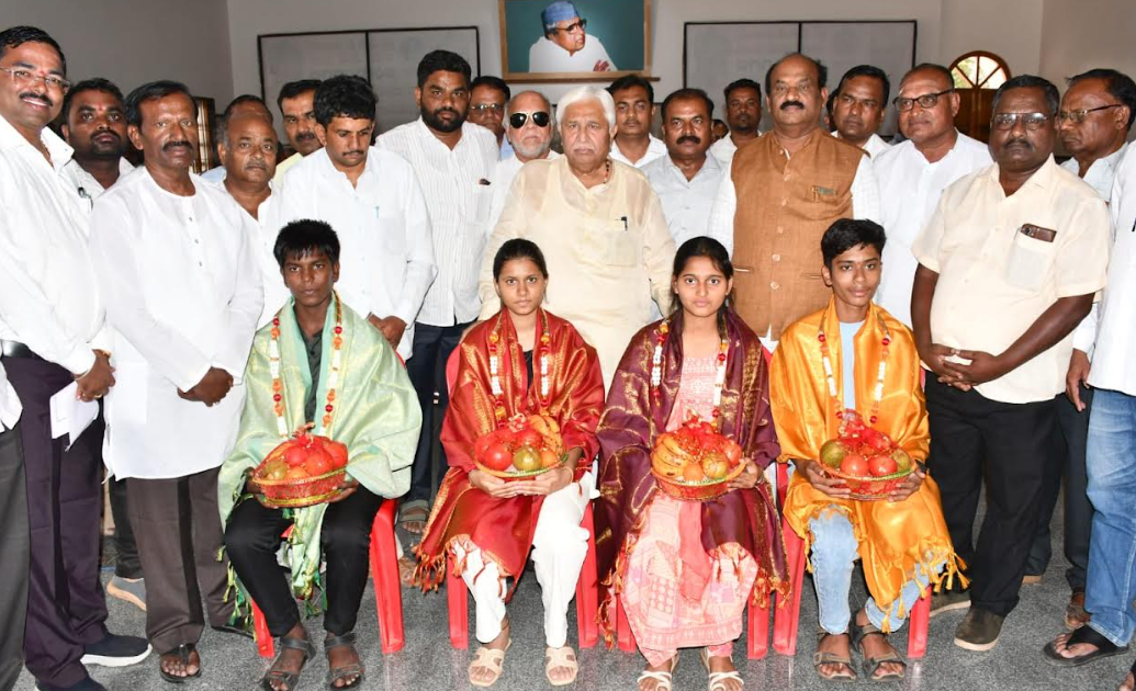 SSLC toppers honoured in Gadag felicitation event