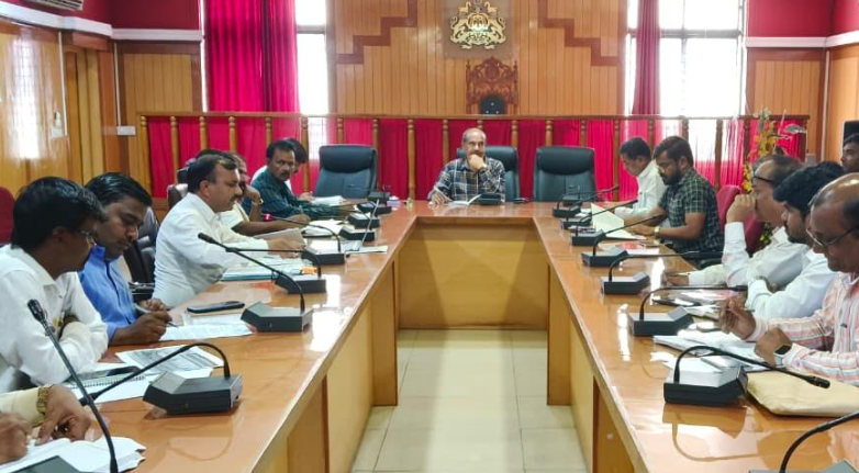Collector urges compliance with waste segregation rules