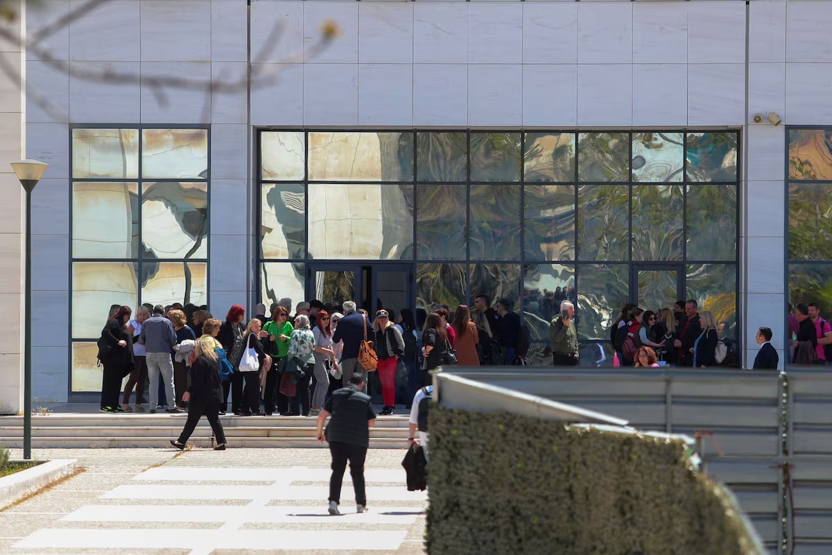 Elderly gunman opens fire in Athens