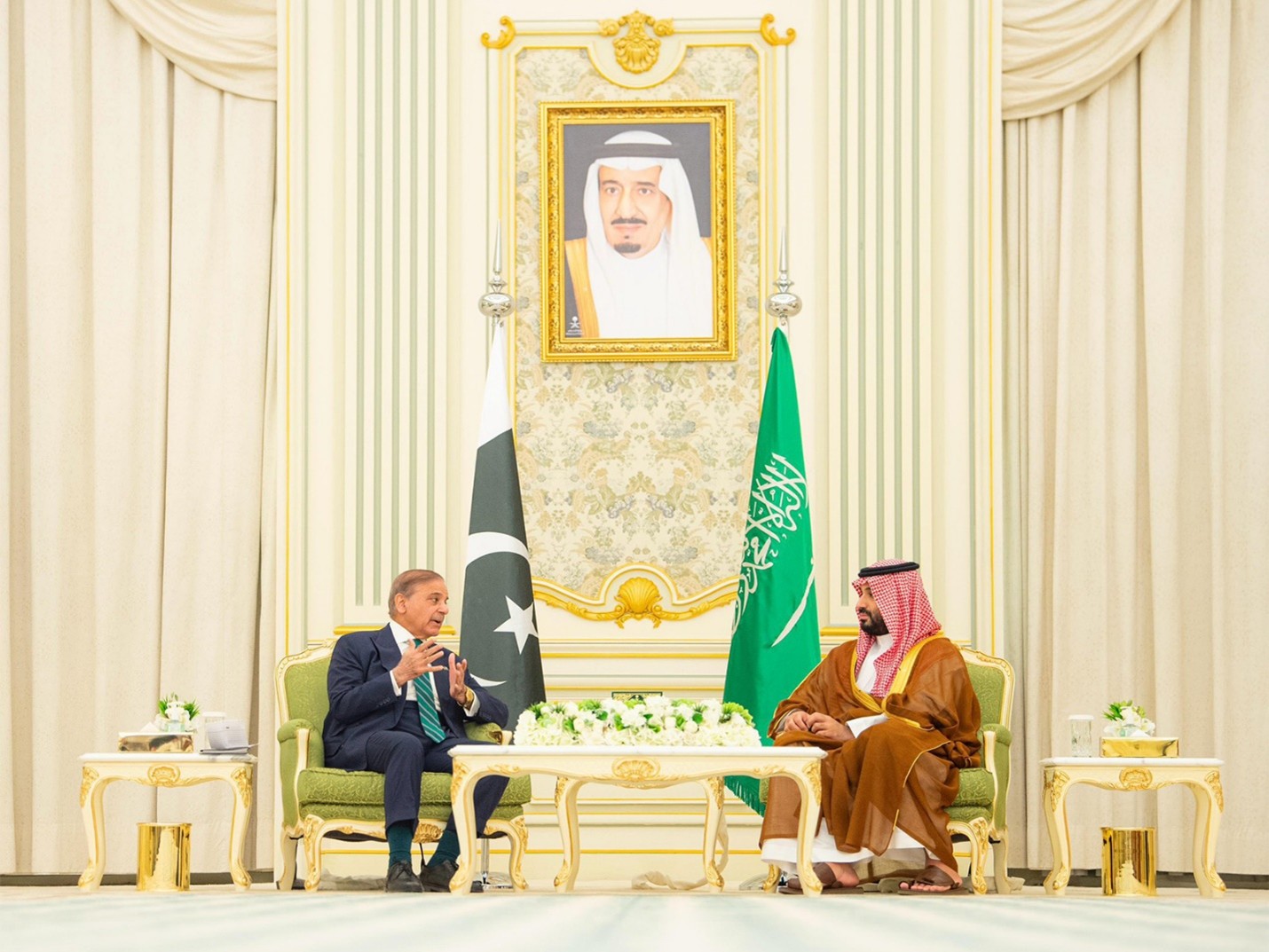 Saudi Arabia and Pakistan sign mutual defence pact