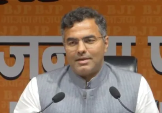 Delhi min Verma accuses Kejriwal of luxury living