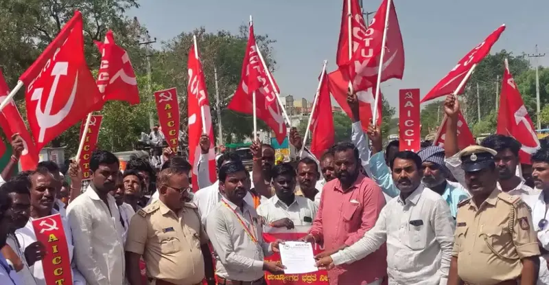 Road blockade in Sirwar over wage revision, end to contract system