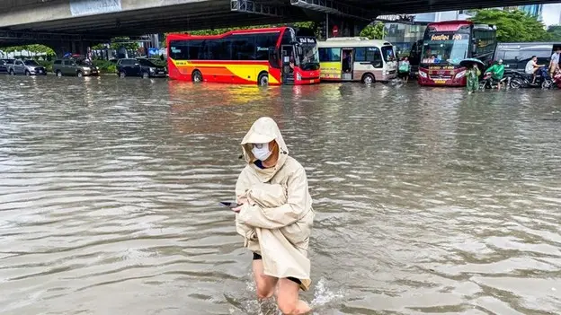 Floods ravage Central Vietnam, 9 dead, dozens missing