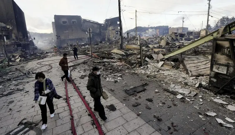 Strong quake shakes Japan; fears of bigger tremor