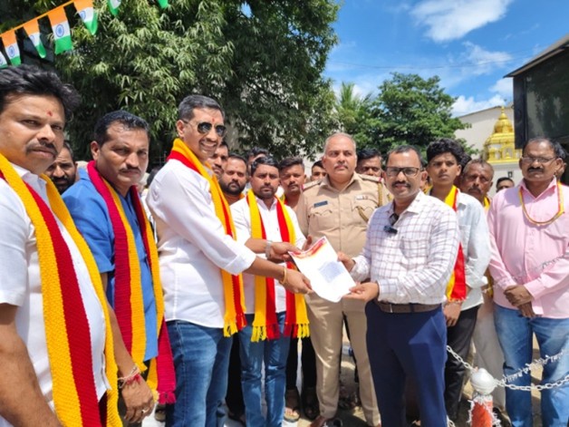 Karave Activists Lay Seize to Taluk Panchayat Office
