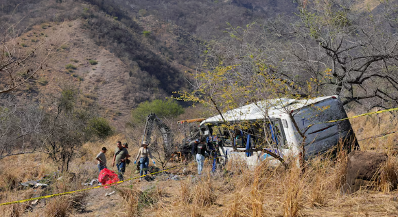 Bus crash kills 11 in Western Mexico