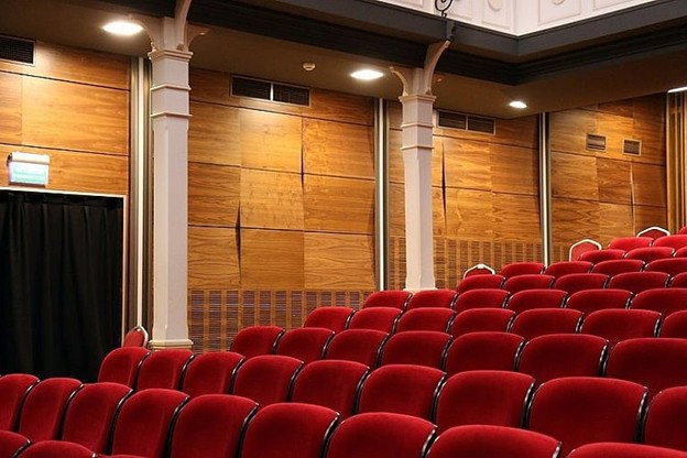 Karnataka HC stays Rs 200 movie cap