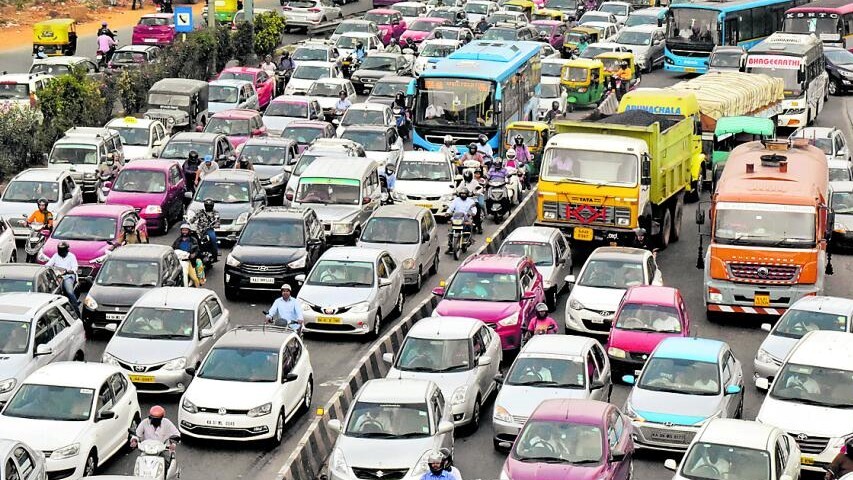 Post-Holiday Traffic Snarls Grip Hebbal, Bengaluru as Commuters Return to Work