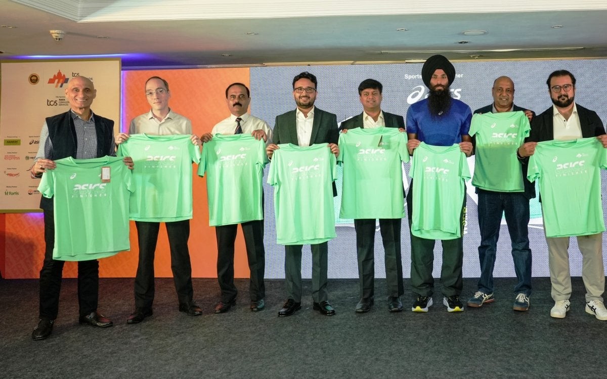 Champions lead massive crowd at Bengaluru race