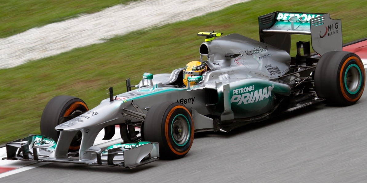 Mercedes backs return of V8 engines