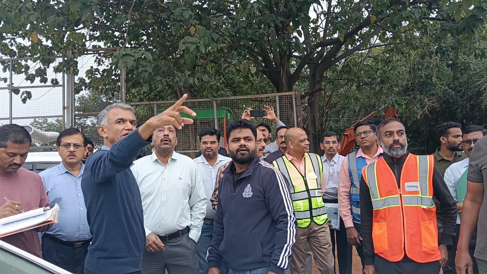 Min reviews ongoing metro, road works