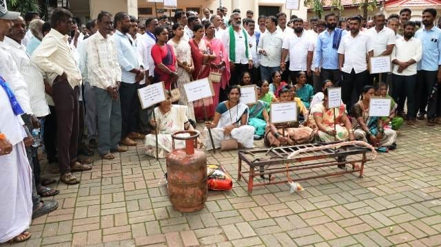 Protect Rs 20 crore public land, Malandur residents