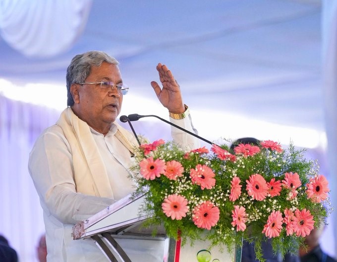 Siddaramaiah writes to Kerala CM, raises concern over Malayalam Language Bill