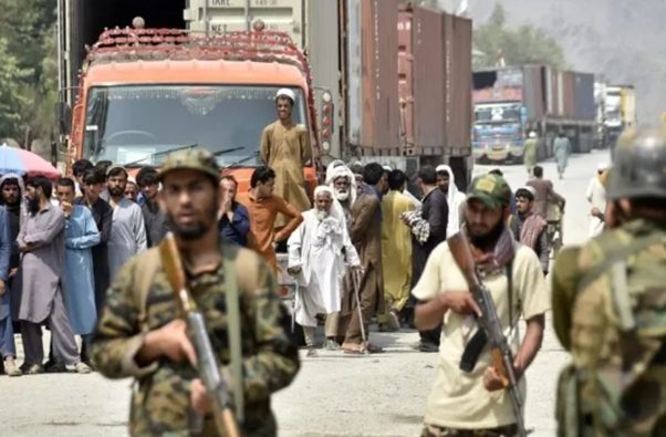 Traders Warn of Major Economic Losses as Taliban Halts Trade Ties with Pakistan