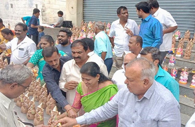 Eco-friendly Ganesh idols for free distribution