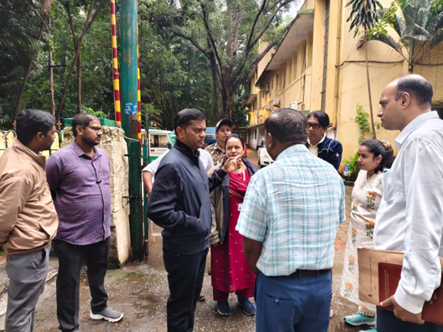 Central commissioner inspects roads and parks